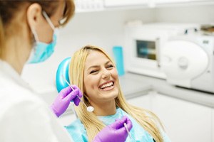 Laughing woman in dentist’s chair 