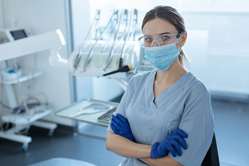 Emergency dentist wearing personal protective equipment 