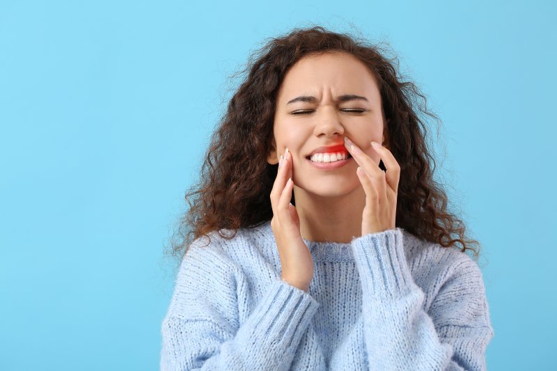 A woman suffering from gingivitis